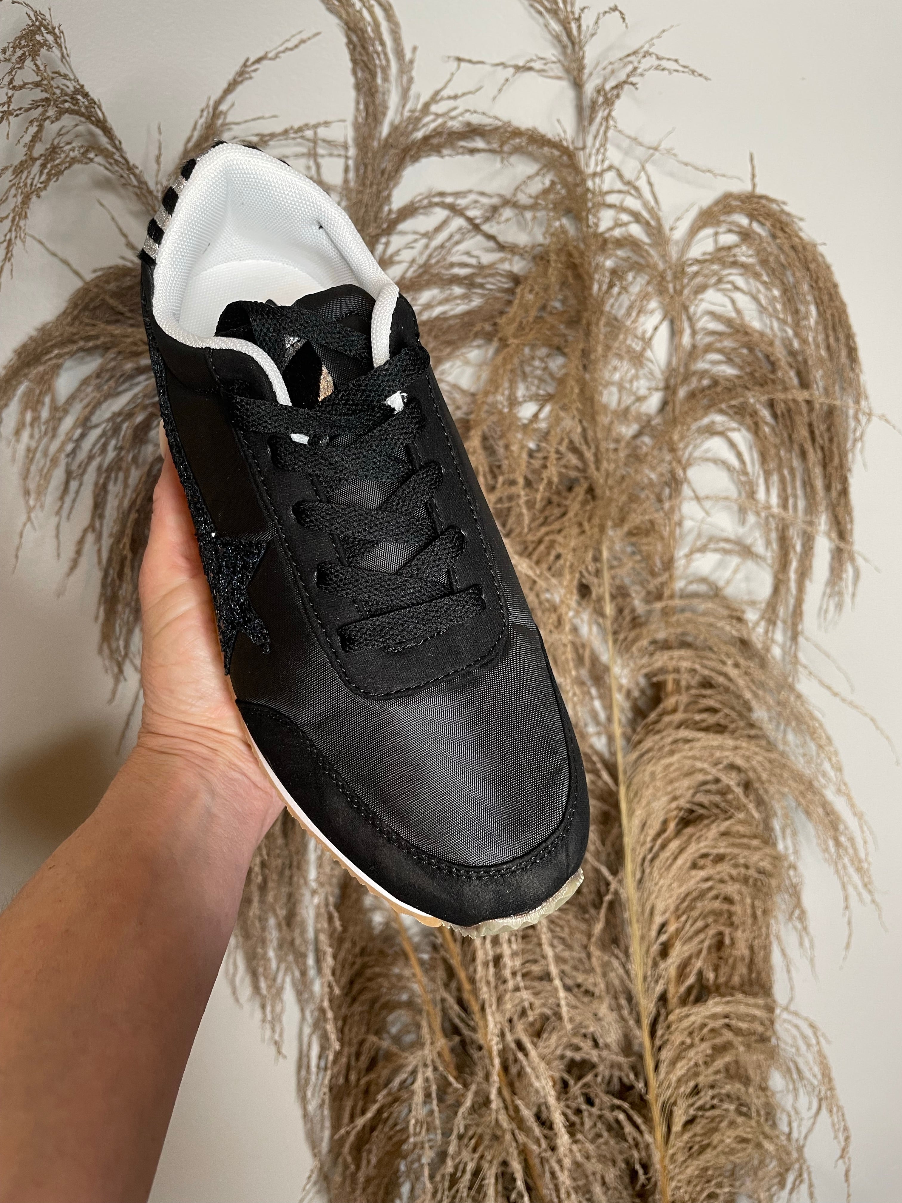 Shay Vintage Black Sneaker